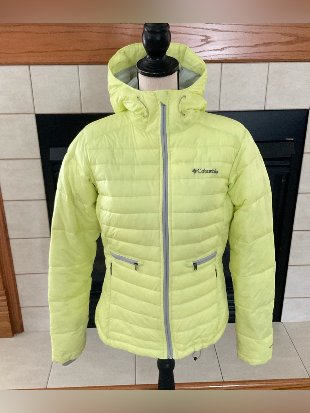 Columbia Women’s Full-Zip Lightweight Hooded Puffer Insulated Hooded Jacket, M